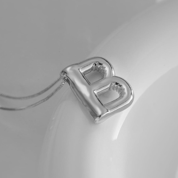 BRAND NEW, STILL IN THE PACKAGE Trendy Bubble Initial Charm and Necklace - Picture 2 of 2